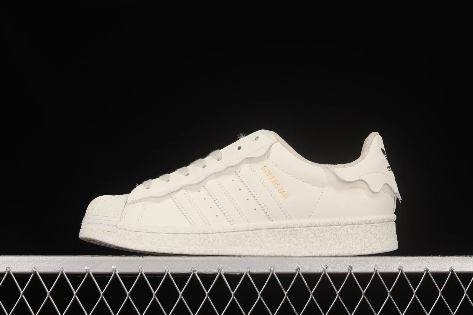 Adidas Originals Superstar Cloud White Metallic Gold GW4441