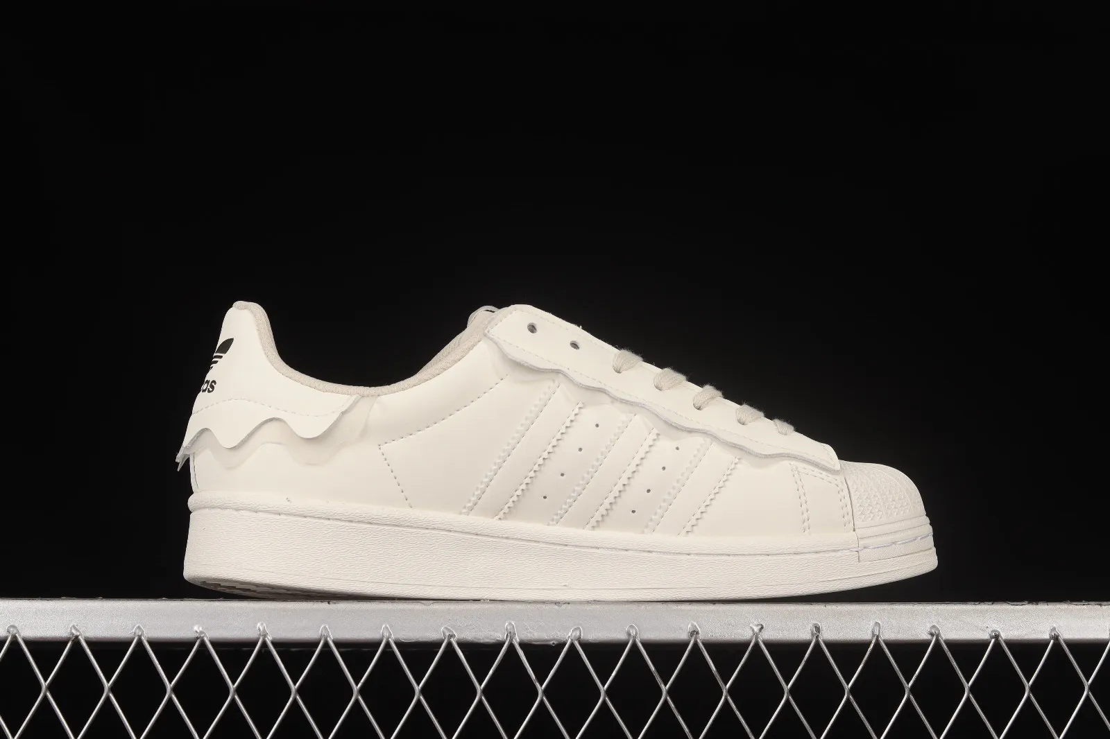 Adidas Originals Superstar Cloud White Metallic Gold GW4441