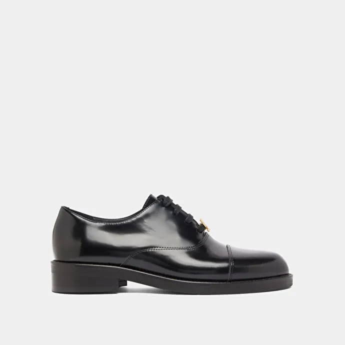 Round-toe richelieus in black glazed leather