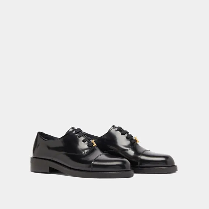 Round-toe richelieus in black glazed leather